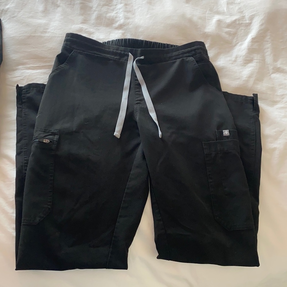 FIGS women’s black yola scrub pants
